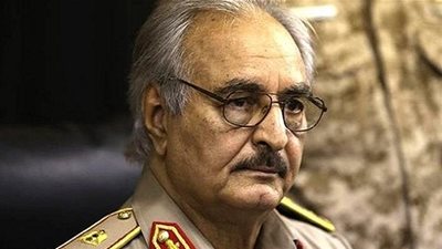 خليفة حفتر يصل إلى القاهرة.. وتوقعات بعقد اجتماع مع 