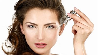 تعرفي على طريقة تحضير سيروم طبيعي للعيون