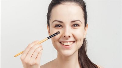 مستحضرات جديدة مذهلة لإخفاء الهالات السوداء.. تعرفي عليها!