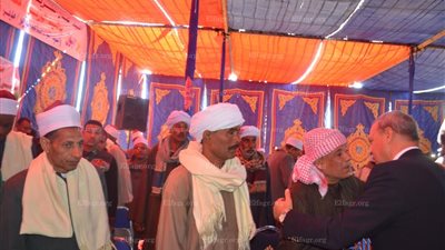 آل تحت الله و آل توفيق بقوص ينبذون التعصب ويؤدون تيار الدم (صور)