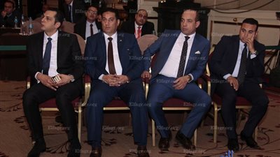 بدء الجلسة الثانية لمؤتمر 