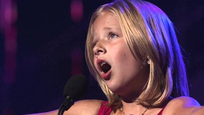 مغنية أوبرالية كادت أن تتسبب بنوبة قلبية لعازف بيانو (فيديو)