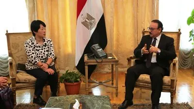  وزير الاتصالات يبحث مع مجموعة 