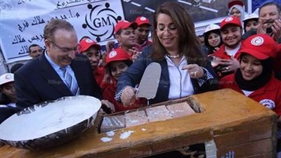 والي تضع حجر الأساس لفرع الهلال الأحمر في بني سويف وتتفقد حضانة إيوائية للأطفال الأيتام (صور)