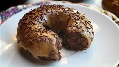 فاجئي عائلتك بدونات الزنجبيل بصوص الإسبرسو والشكولاتة