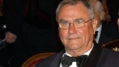 الأمير هنريك زوج ملكة الدنمارك يصل القاهرة في جولة سياحية