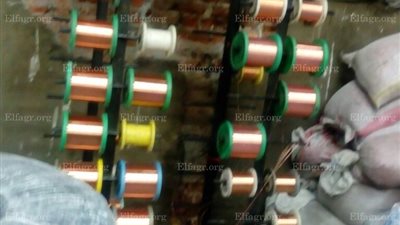 ضبط 12 طن نحاس وبلاستيك و32 ألف متر سلك داخل مصنع دون ترخيص بمنشأة ناصر 