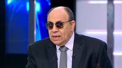 مبروك عطية ينفعل على الهواء: 