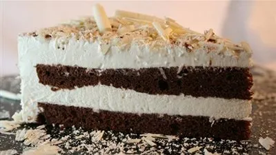 طريقة عمل كيكة الشوكولاتة بكريمة السكر