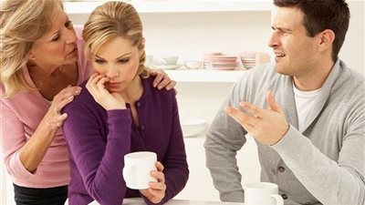 كيف تتجنبين تدخلات الأهل المزعجة في حياتك الزوجية؟