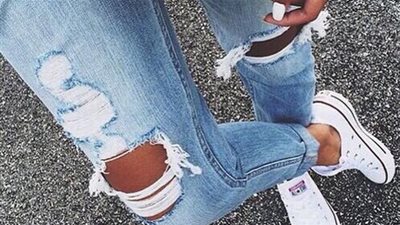 ضرب واعتقال مراهقة إيرانية لارتدائها 