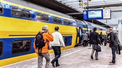 هولندا تحظر على مراقبي حركة القطارات استخدام هواتفهم