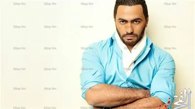 تامر حسني يحقق حلم طفلة مصابة بالسرطان (فيديو وصورة)