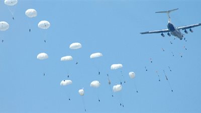 سبب عدم وجود مظلات جوية  في الطائرات المدنية !