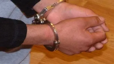 القبض على عاطل حول مسكنه وكرا لتجارة السلاح والذخيرة بقليوب