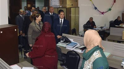  محافظ الإسكندرية يتفقد إدارات ديوان المحافظة للتعرف على مشاكل الموظفين (صور)