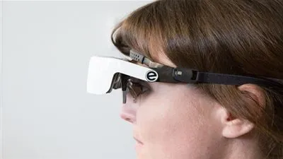 شركة كندية تبتكر نظارات ذكية تمكن ضعاف النظر من الرؤية بوضوح