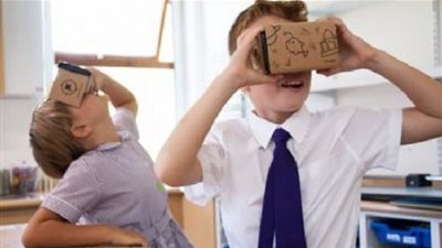 مستشفى بريطانية تلجأ لنظارات الواقع الافتراضى لتسلية الأطفال وقت الفحص