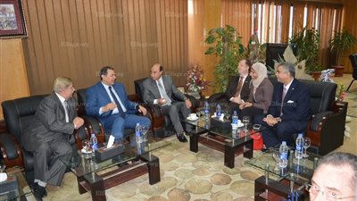 وزير القوى العاملة يصل إلى الإسماعيلية  لافتتاح ملتقى توظيفي 