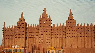 تعرف على أكبر مسجد من الطوب اللبن في العالم ! (صور)