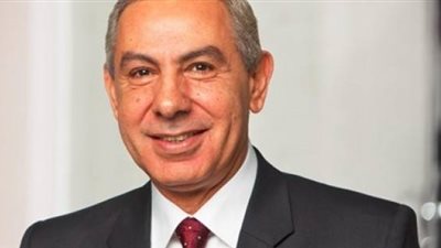 وزير الصناعة من باريس : الحكومة ملتزمة بخلق اقتصاد تنافسى يقوده القطاع الخاص