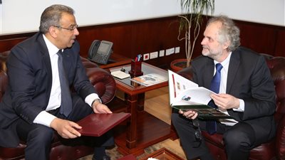 رئيس البريد يستقبل السفير البولندي بالقاهرة