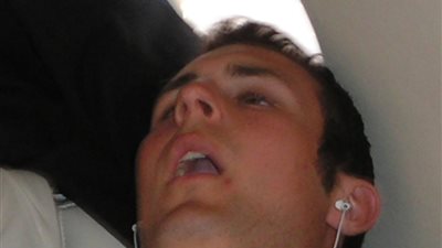 هل تعلم لماذا ينام بعض الأشخاص بأعين نصف مفتوحة ؟