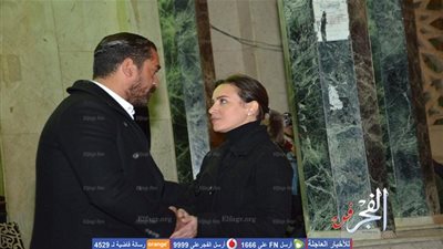 الحزن يخيم على فيفي عبده وريهام عبد الغفور في عزاء والد أمير وأحمد كرارة (صور)