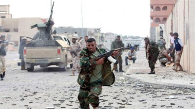 قائد كتيبة ليبية: المجموعات الإرهابية تتلقى دعمًا من قطر وتركيا