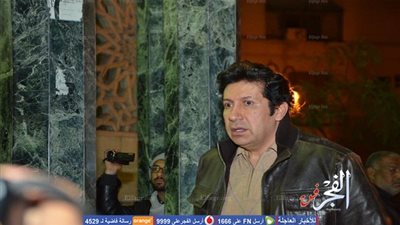 وصول هاني رمزي وكريم فهمي عزاء والد أمير وأحمد كرارة في عمر مكرم (صور)