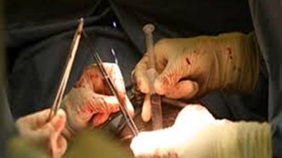 سيدة تتهم جراح شهير بـ