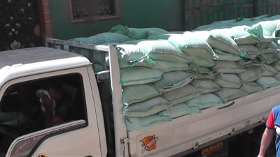 ضبط 67 طن دقيق مدعم و1300 كيلو سكر وزيت مدعم قبل بيعهم في القليوبية 