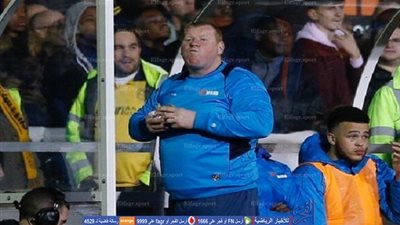 موقف طريف لحارس ساتون يونايتد خلال مواجهة آرسنال (فيديو)