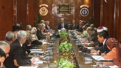 محافظ السويس: حملات مفاجئة على المصالح الحكومية لمتابعة أدائها 