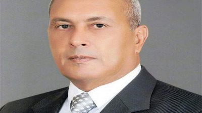 محافظ السويس يشيد بانضباط العملية التعليمية بمدارس المحافظة