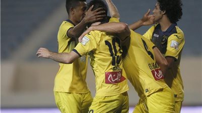 مدرب التعاون يكافئ لاعبيه