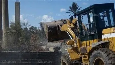 إزالة عقار مخالف في جولة لرئيس مدينة بدمياط (صور) 