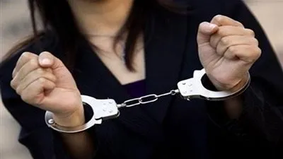 القبض على ربة منزل قبل ايداعها 25 ألف جنيه أموال مزورة فى الساحل