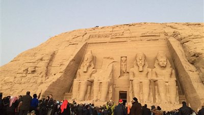 ابو سمبل يحتفل بذكري تعامد الشمس بحضور 4000 زائر (صور)
