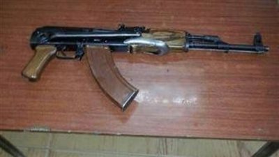 ضبط عاطل بحوزته سلاح ناري غير مرخص في الواحات