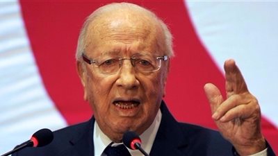 السبسي: تونس تقف على نفس المسافة من جميع الأطراف الليبية