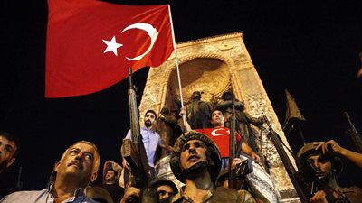 كاتب تركي يحذر من انقلاب محتمل في تركيا خلال شهر مارس المقبل 