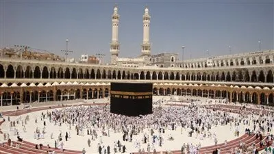 شجار عنيف بين نساء ورجال عند الحرم المكي في السعودية (الفيديو)