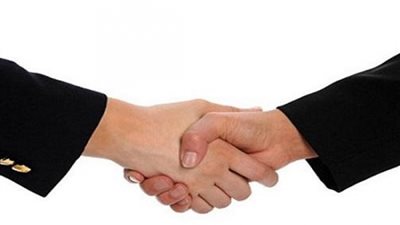 هل تعلم ماذا تكشف طريقة المصافحة عن صاحبها ؟