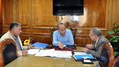 محافظ القليوبية يبحث مع رئيس المياه مشروعات المحافظة (صور)