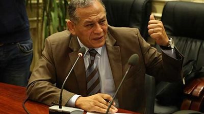 مشادة حادة بين 