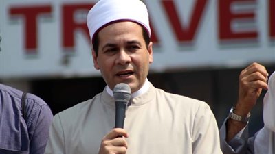 مظهر شاهين: 