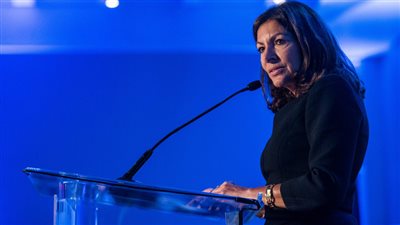 رئيسة بلدية باريس ترد على تصريحات ترامب المثيرة بصورة