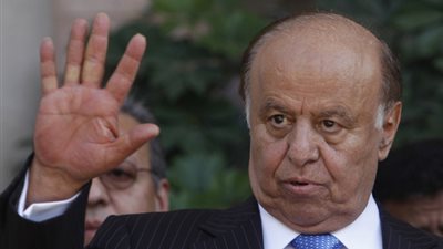 الرئيس اليمني يلغي قرارًا يجيز للقطاع الخاص استيراد مشتقات النفط