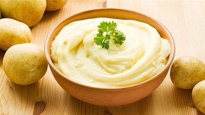 أقنعة البطاطس لتفتيح والعناية بكل أنواع البشرة.. جربيهم الآن